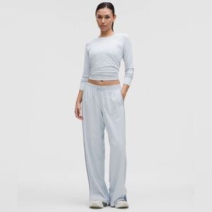 Lululemon Court Rival Wide-Leg Track Pant Regular
Starch Blue Solar Grey size 14